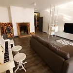 Large 120M Apartment With Garden And Cat Near Zoo