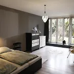Large 120M Apartment With Garden And Cat Near Zoo