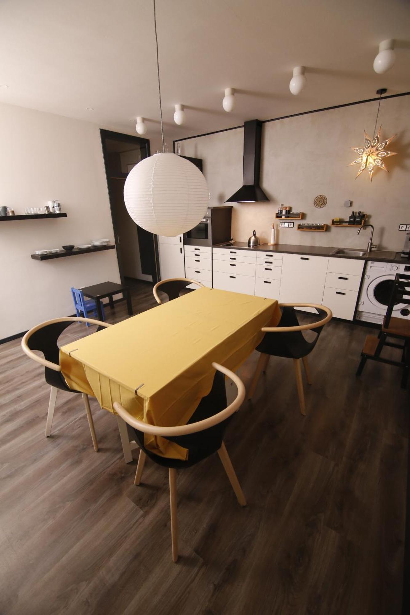 Large 120m With Garden And Cat Near Zoo *